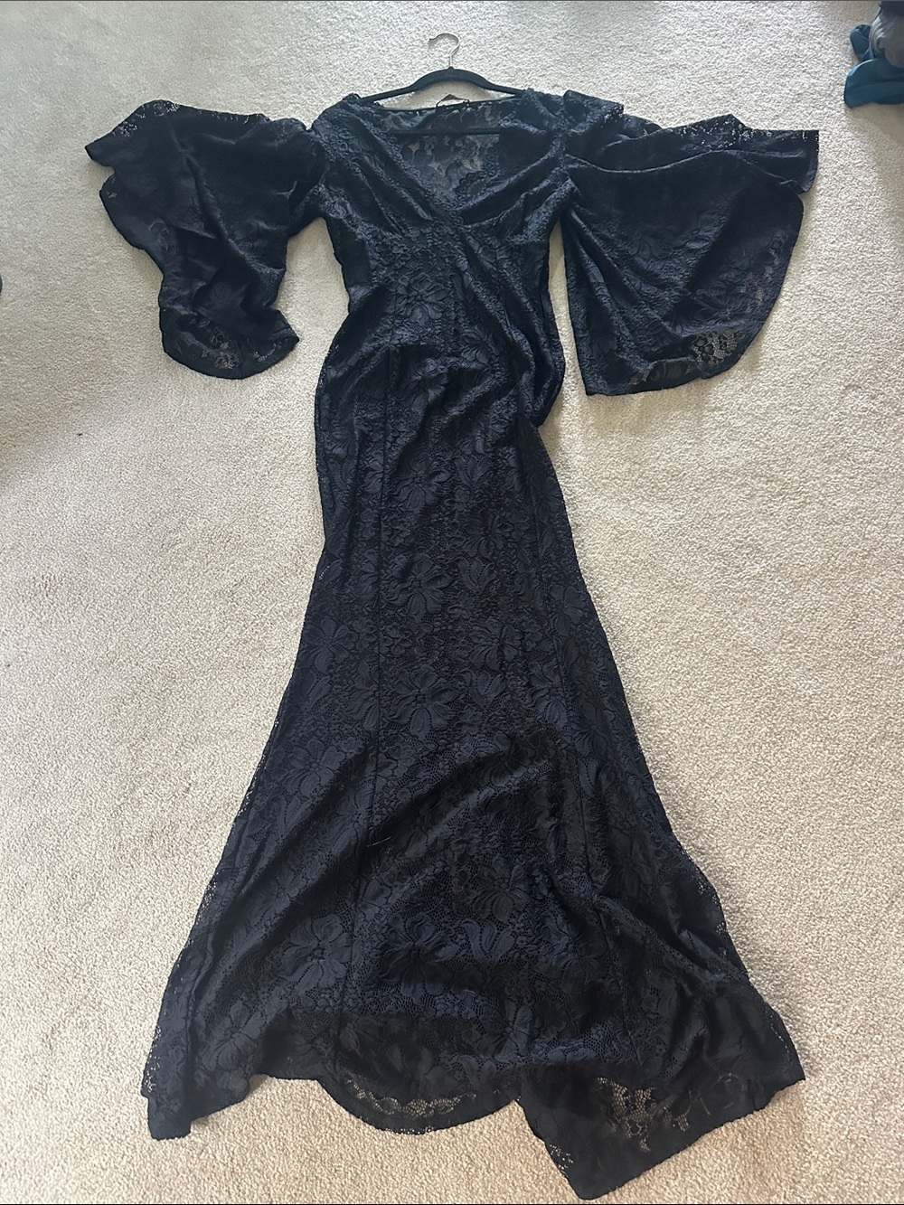 Elegant Black Lace Maxi Dress with Fluted Sleeves - Picture 3 of 4